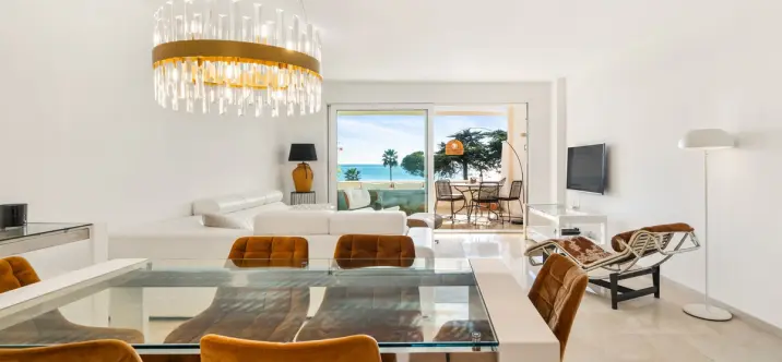 Short-term rent of middle floor apartment in New Golden Mile 3