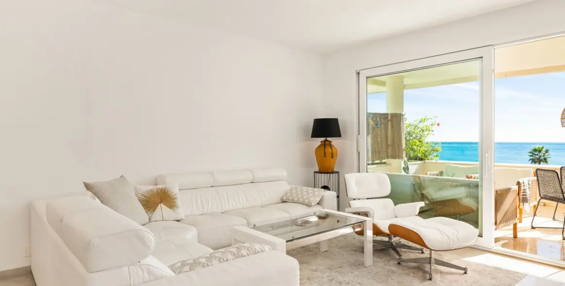 Краткосрочная аренда апартаментов на среднем этаже в New Golden Mile 5