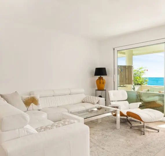 Short-term rent of middle floor apartment in New Golden Mile