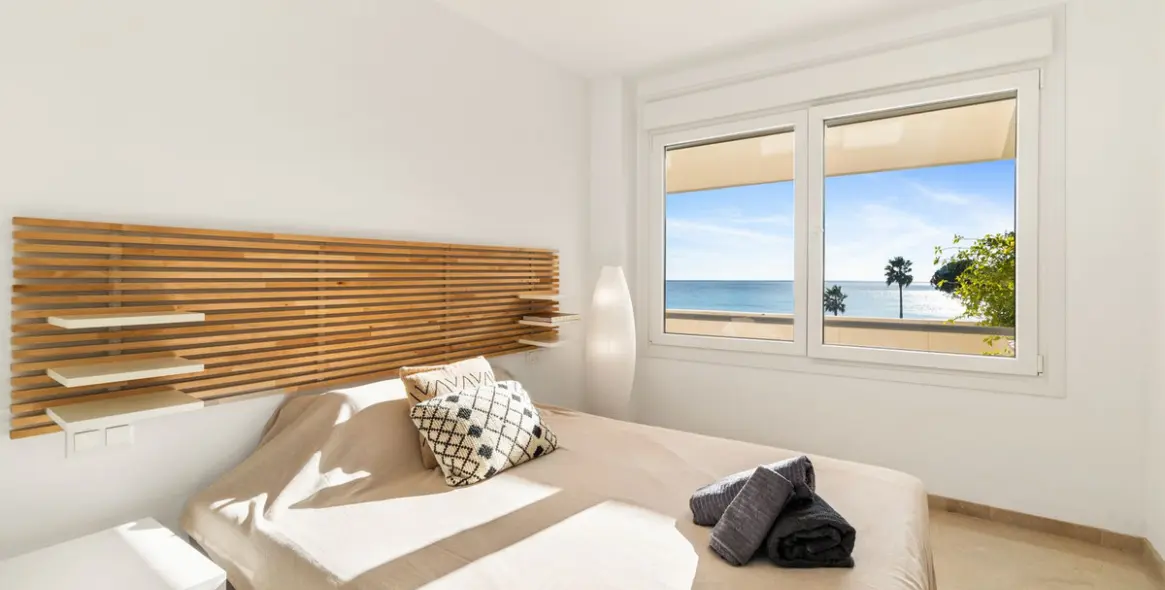 Краткосрочная аренда апартаментов на среднем этаже в New Golden Mile 8