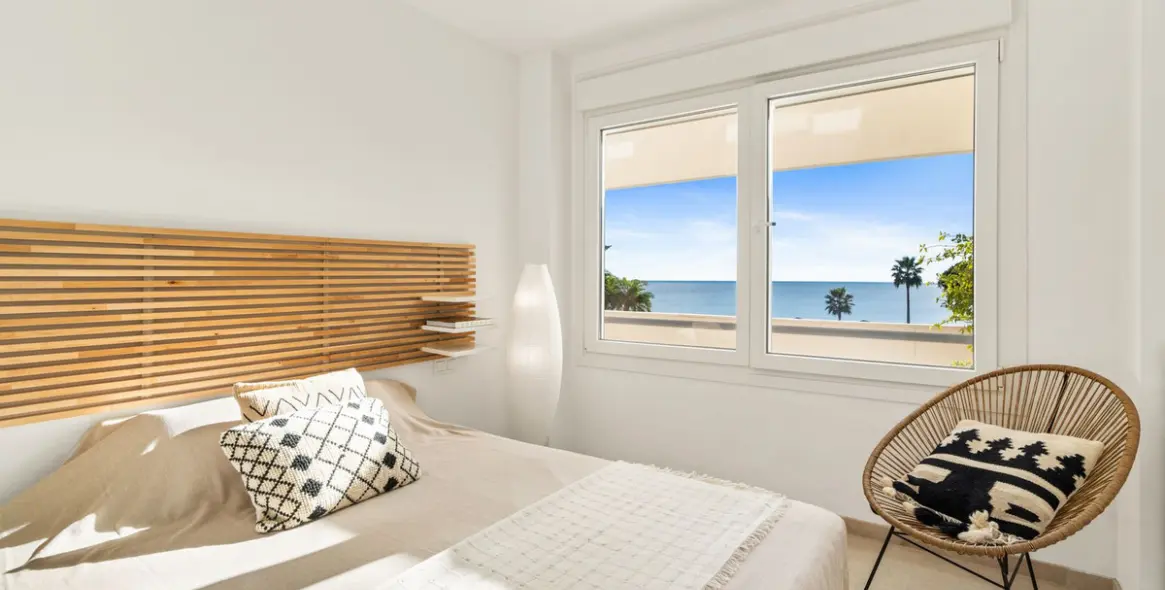 Краткосрочная аренда апартаментов на среднем этаже в New Golden Mile 10