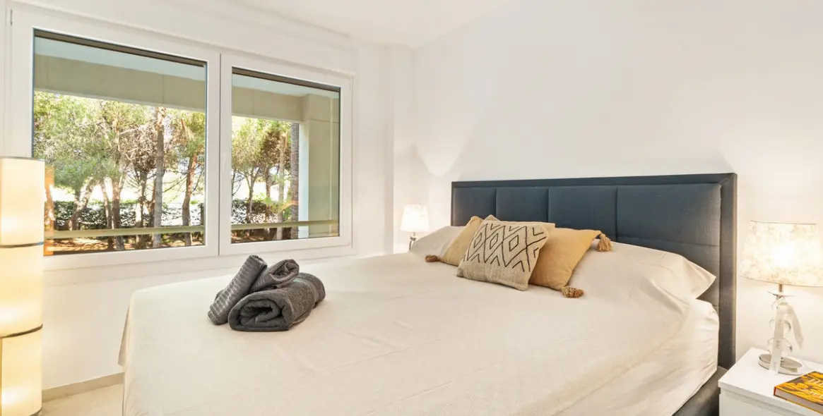 Краткосрочная аренда апартаментов на среднем этаже в New Golden Mile 11