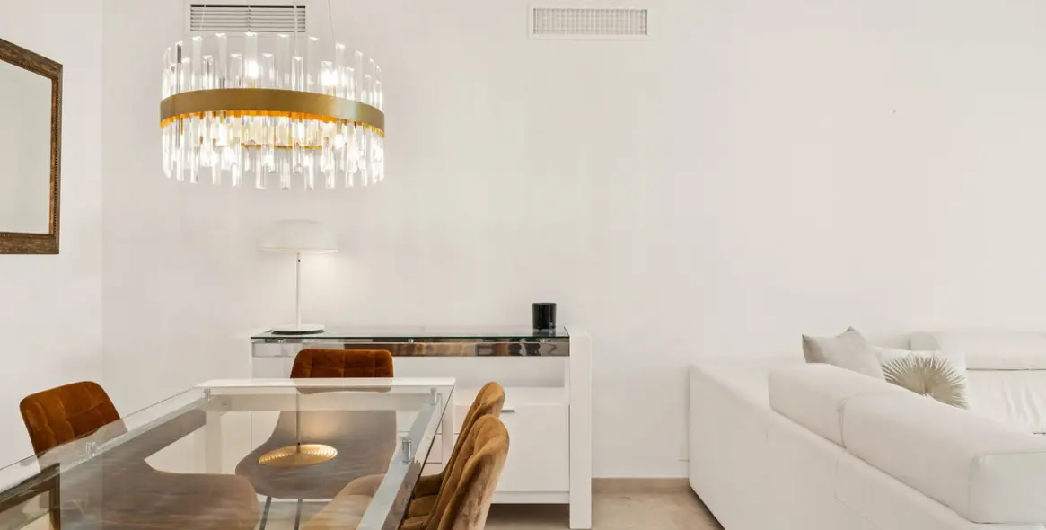 Краткосрочная аренда апартаментов на среднем этаже в New Golden Mile 17