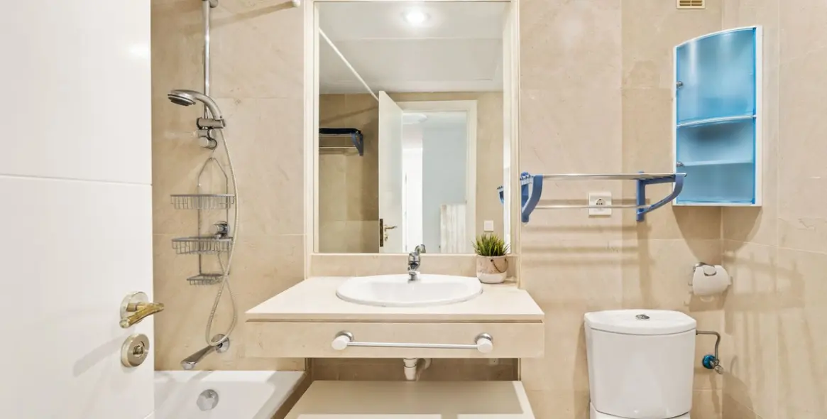 Краткосрочная аренда апартаментов на среднем этаже в New Golden Mile 18