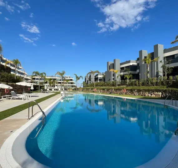 Short-term rent of middle floor apartment in Selwo