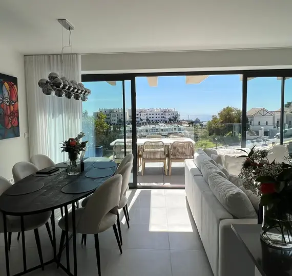 Short-term rent of middle floor apartment in Selwo