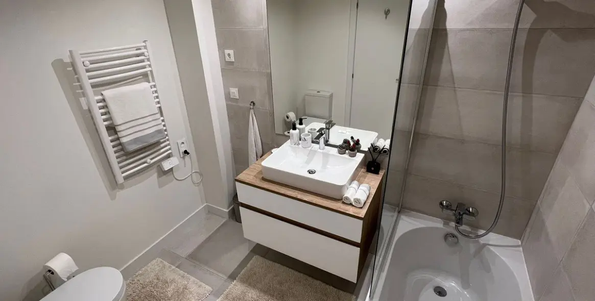 Short-term rent of middle floor apartment in Selwo 12