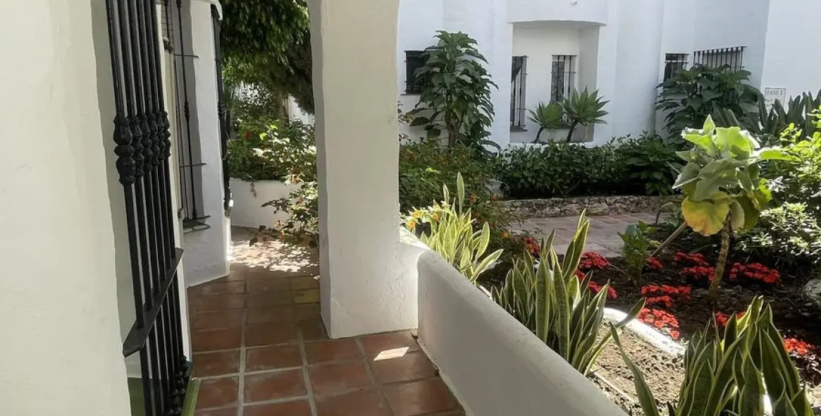 Short-term rent of ground floor apartment in Nueva Andalucía 27