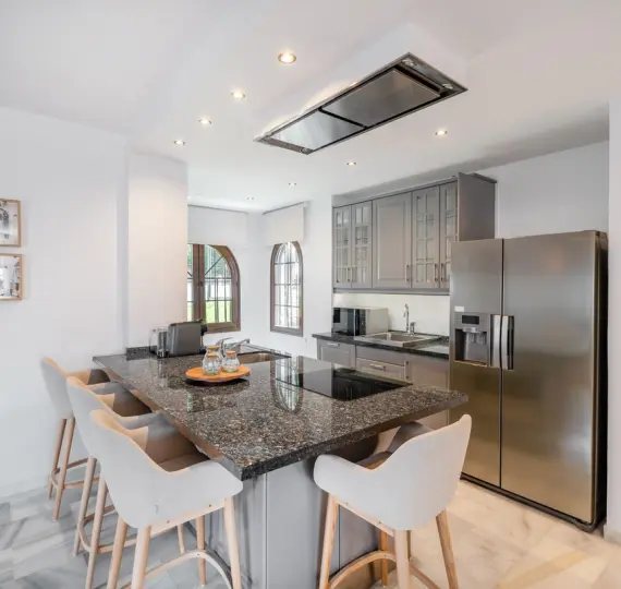 Short-term rent of middle floor apartment in Marbella