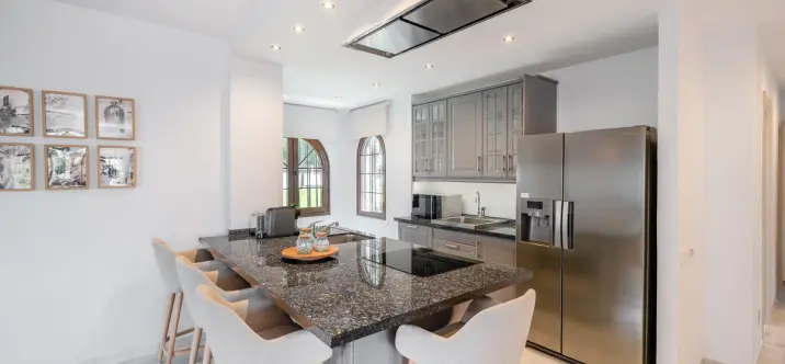 Short-term rent of middle floor apartment in Marbella 3