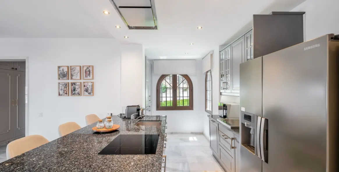 Short-term rent of middle floor apartment in Marbella 23