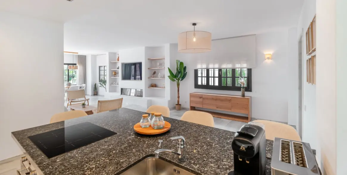 Short-term rent of middle floor apartment in Marbella 24