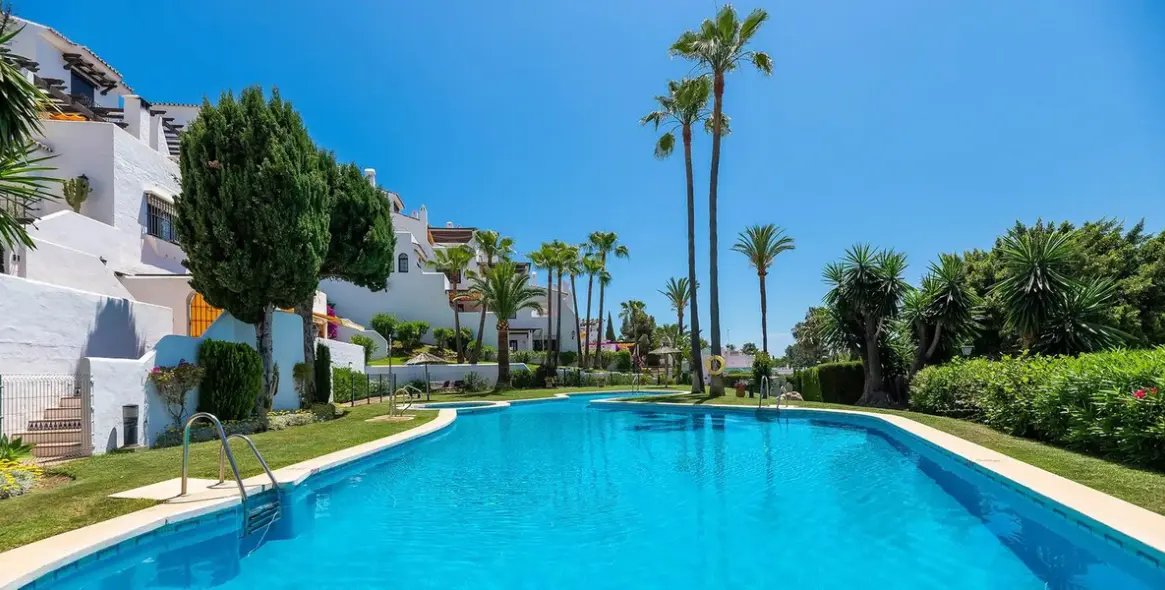 Short-term rent of middle floor apartment in Marbella 25
