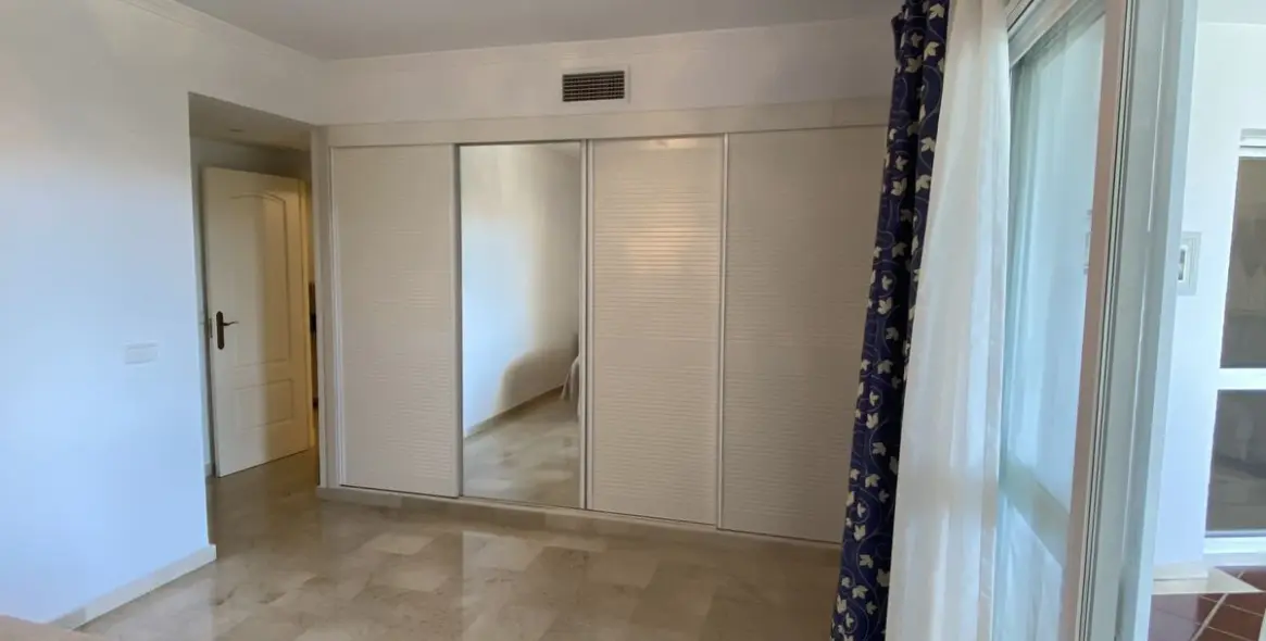 Краткосрочная аренда апартаментов на среднем этаже в Puerto Banús 4