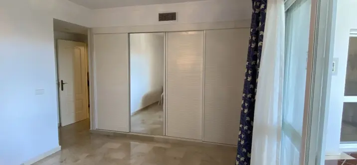 Short-term rent of middle floor apartment in Puerto Banús 3