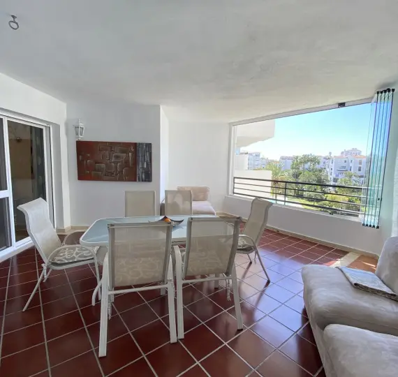 Short-term rent of middle floor apartment in Puerto Banús