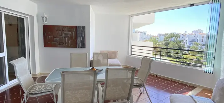 Short-term rent of middle floor apartment in Puerto Banús 4