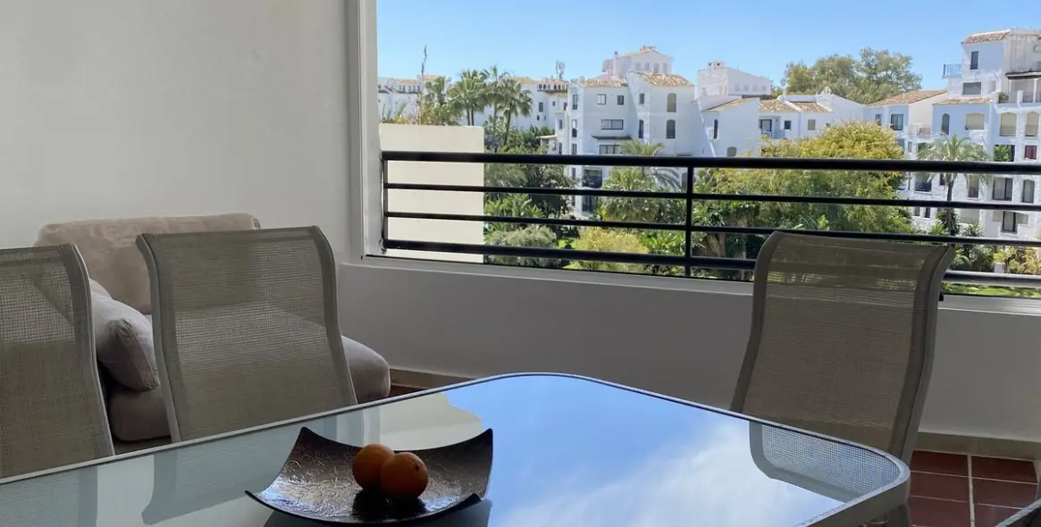 Краткосрочная аренда апартаментов на среднем этаже в Puerto Banús 8
