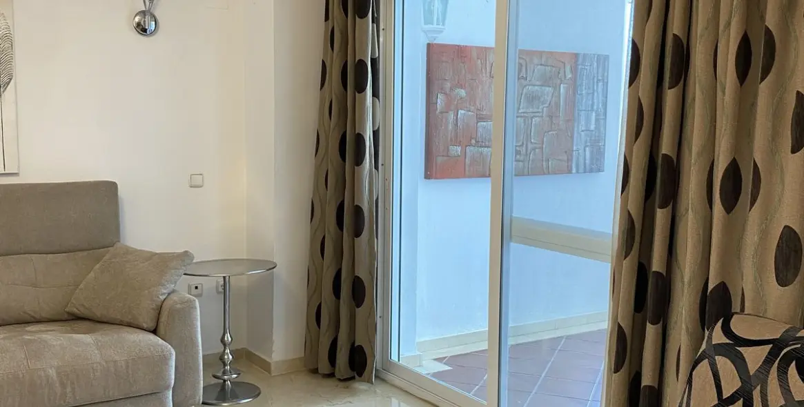 Краткосрочная аренда апартаментов на среднем этаже в Puerto Banús 12