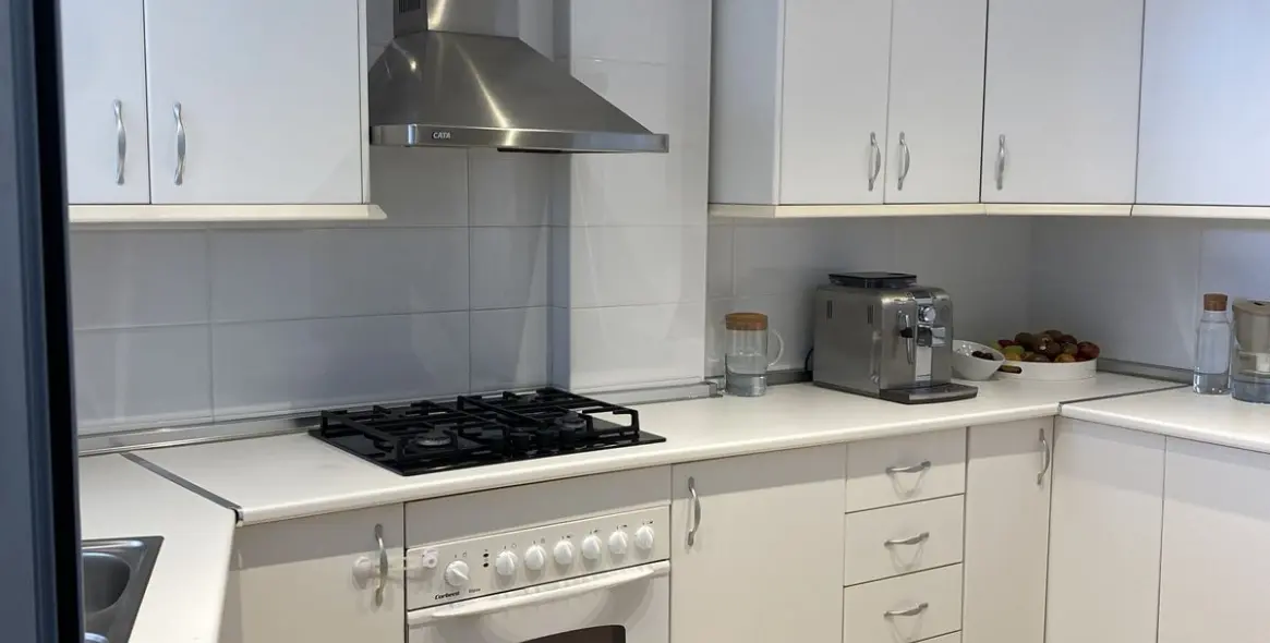 Краткосрочная аренда апартаментов на среднем этаже в Puerto Banús 14