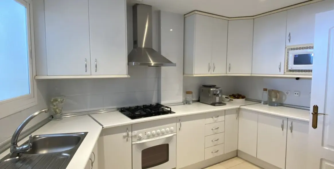 Краткосрочная аренда апартаментов на среднем этаже в Puerto Banús 15