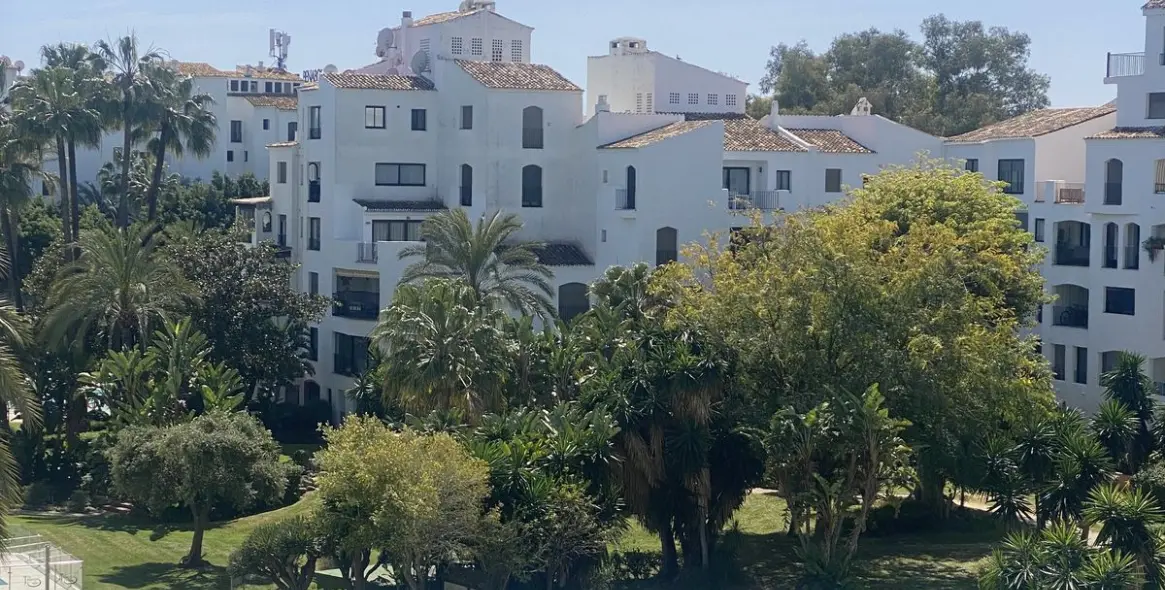 Краткосрочная аренда апартаментов на среднем этаже в Puerto Banús 32