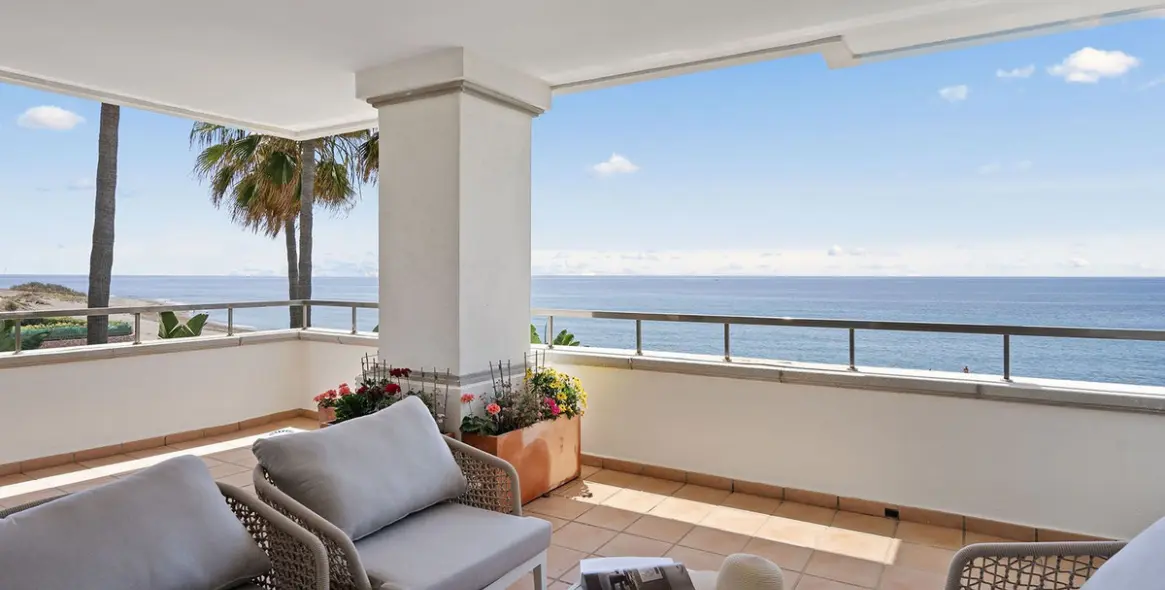 Alquiler a corto plazo de apartamento en planta media en New Golden Mile 1