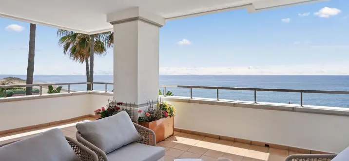 Краткосрочная аренда апартаментов на среднем этаже в New Golden Mile 0