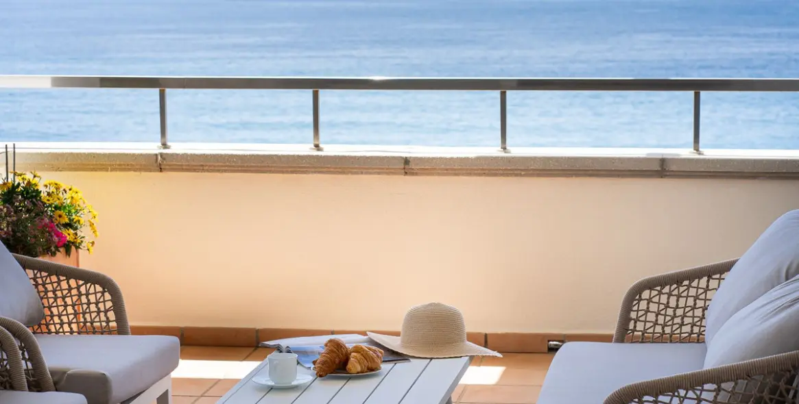 Alquiler a corto plazo de apartamento en planta media en New Golden Mile 2