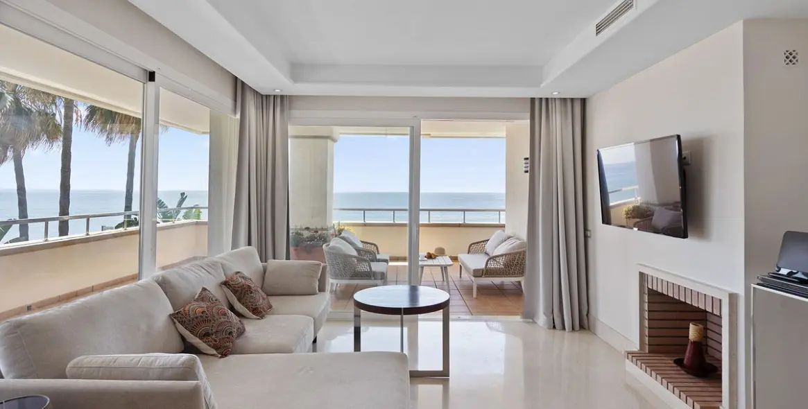 Alquiler a corto plazo de apartamento en planta media en New Golden Mile 4