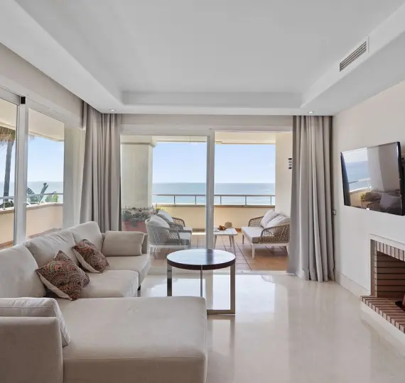 Краткосрочная аренда апартаментов на среднем этаже в New Golden Mile