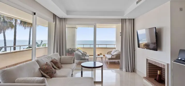 Краткосрочная аренда апартаментов на среднем этаже в New Golden Mile 3