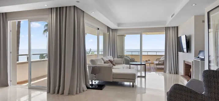 Краткосрочная аренда апартаментов на среднем этаже в New Golden Mile 4