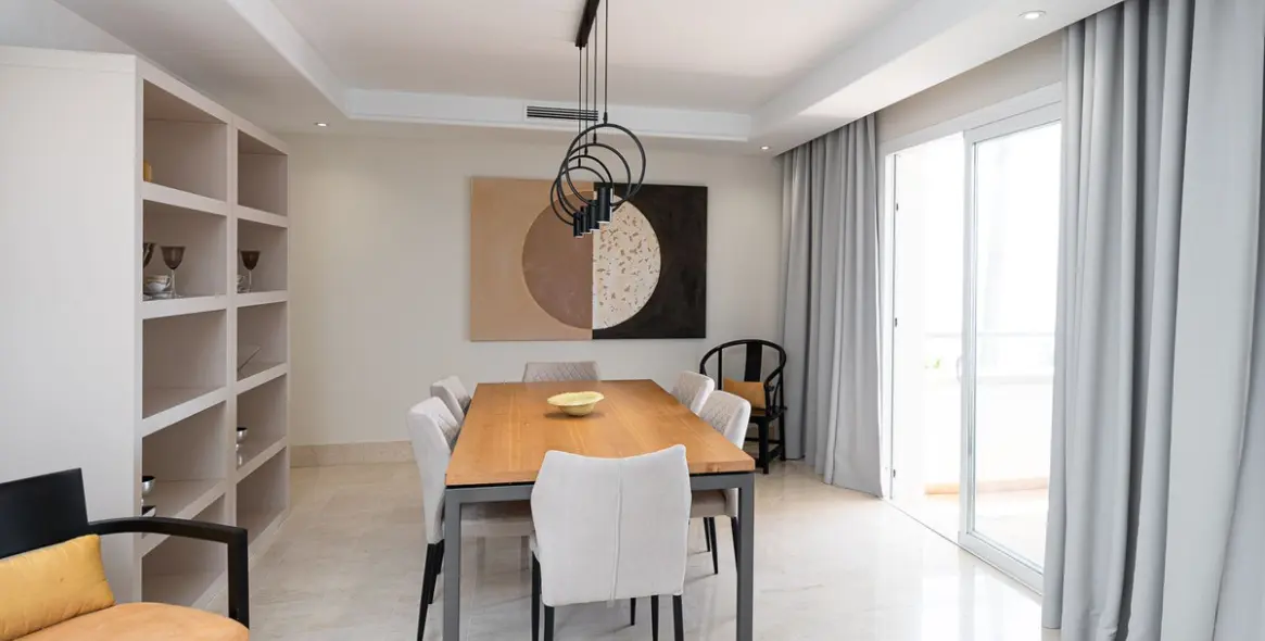 Alquiler a corto plazo de apartamento en planta media en New Golden Mile 7