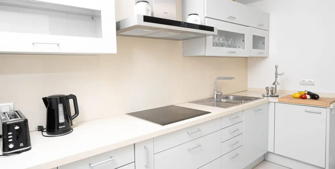 Alquiler a corto plazo de apartamento en planta media en New Golden Mile 11