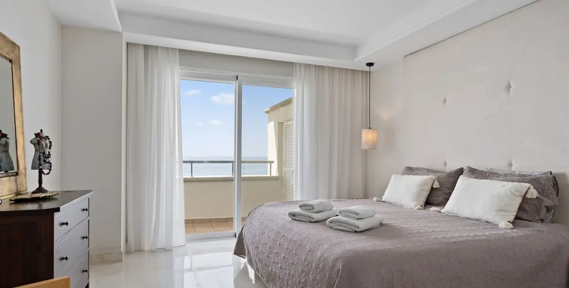 Alquiler a corto plazo de apartamento en planta media en New Golden Mile 13