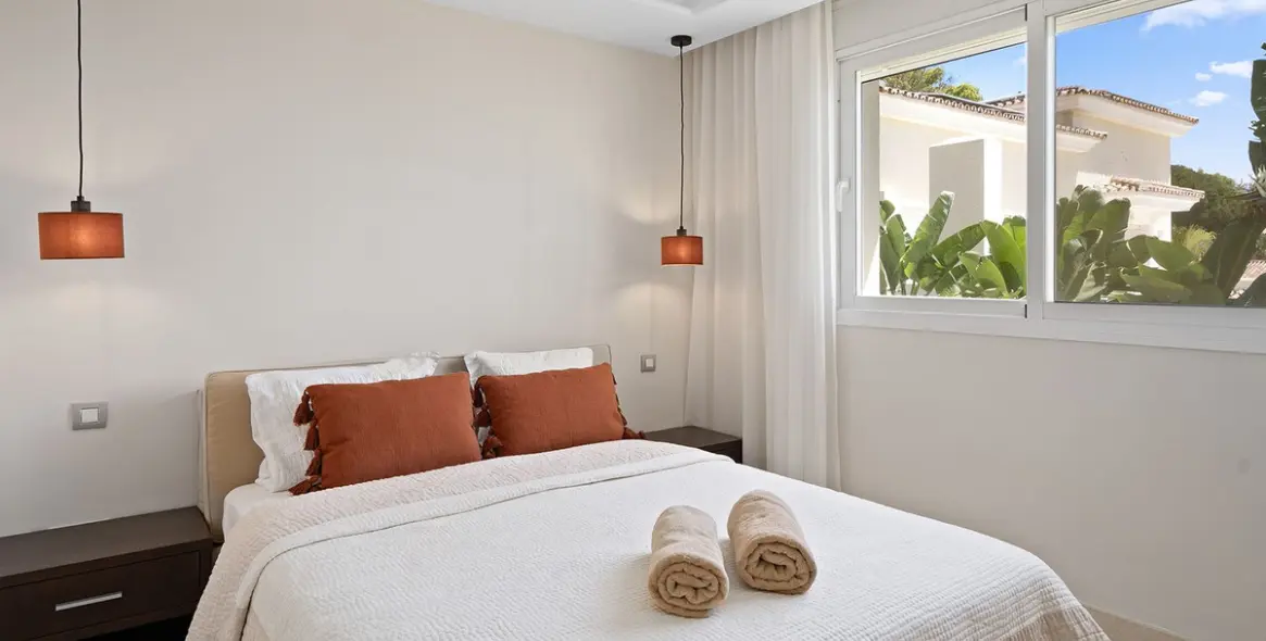 Alquiler a corto plazo de apartamento en planta media en New Golden Mile 14