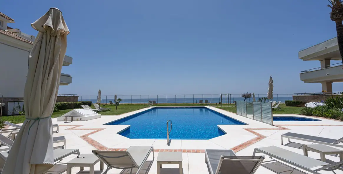 Alquiler a corto plazo de apartamento en planta media en New Golden Mile 17