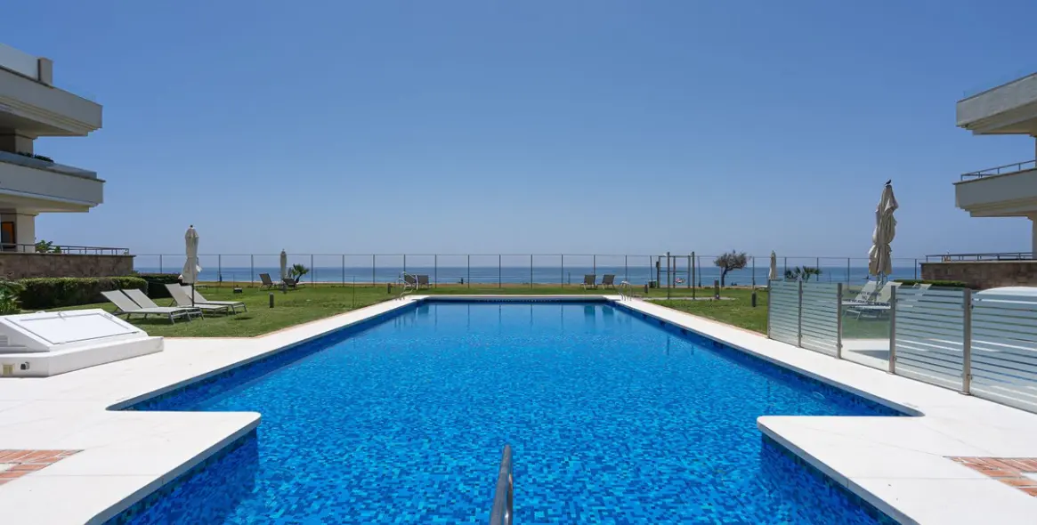 Alquiler a corto plazo de apartamento en planta media en New Golden Mile 18