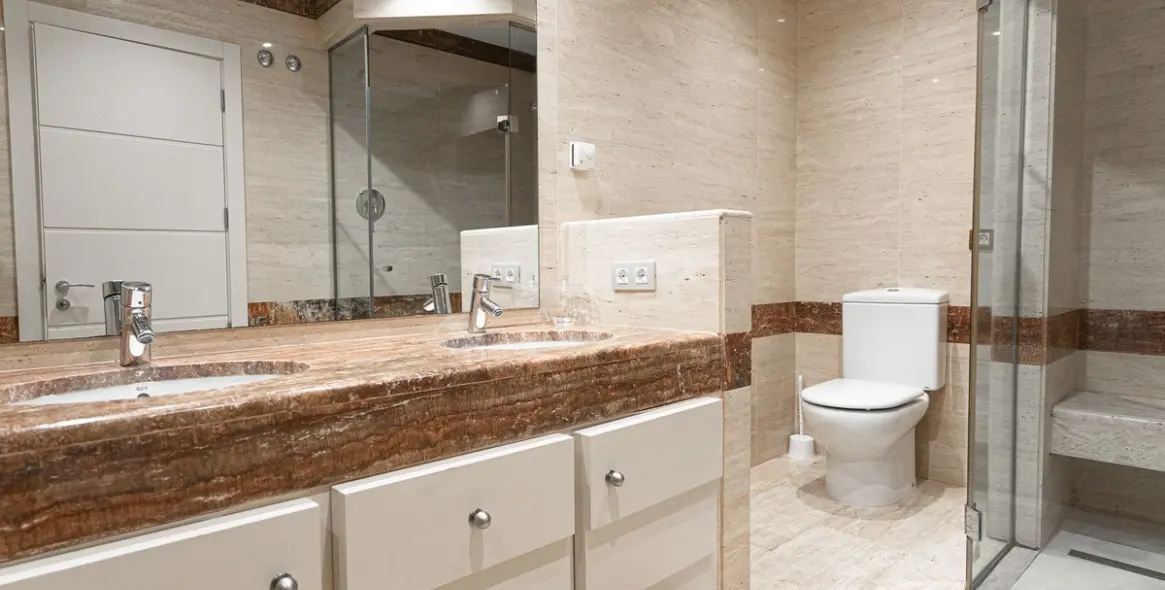 Alquiler a corto plazo de apartamento en planta media en New Golden Mile 20