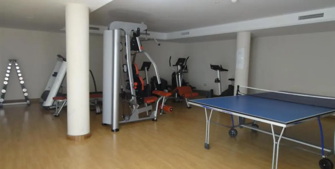 Short-term rent of middle floor apartment in New Golden Mile 25