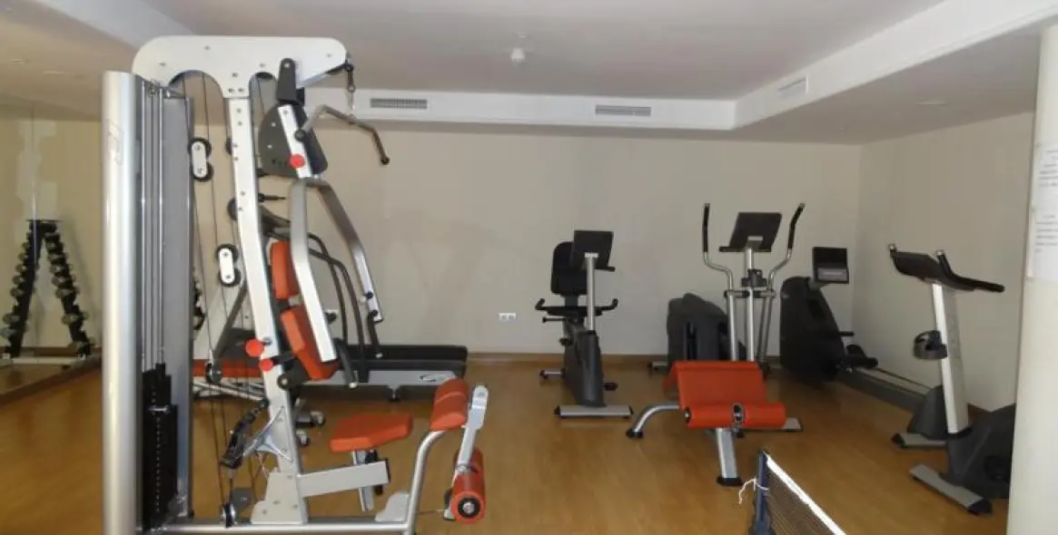 Short-term rent of middle floor apartment in New Golden Mile 26