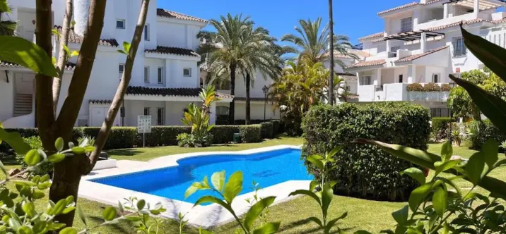 Short-term rent of ground floor apartment in Nueva Andalucía 0