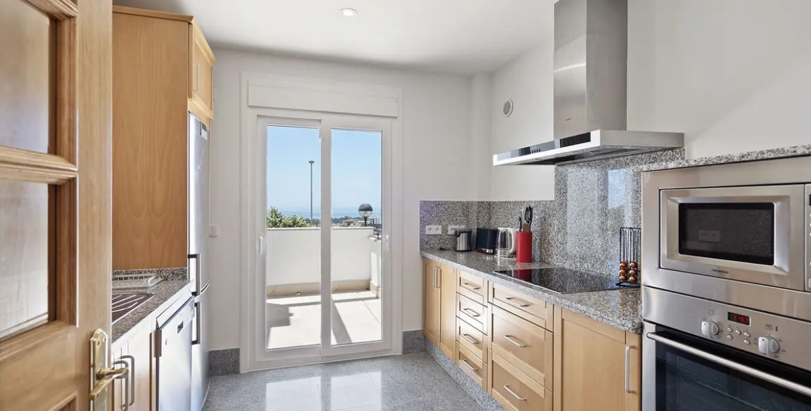 Short-term rent of middle floor apartment in Marbella 16