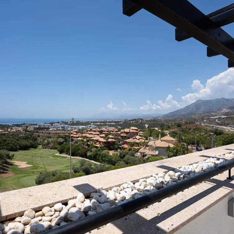 Долгосрочная аренда апартаментов на среднем этаже в Marbella