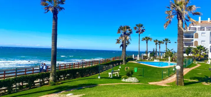 Alquiler a corto plazo de apartamento en planta baja en Calahonda 0