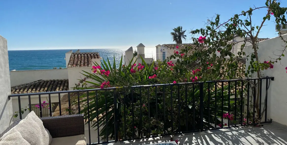 Alquiler a corto plazo de apartamento en planta baja en Calahonda 2
