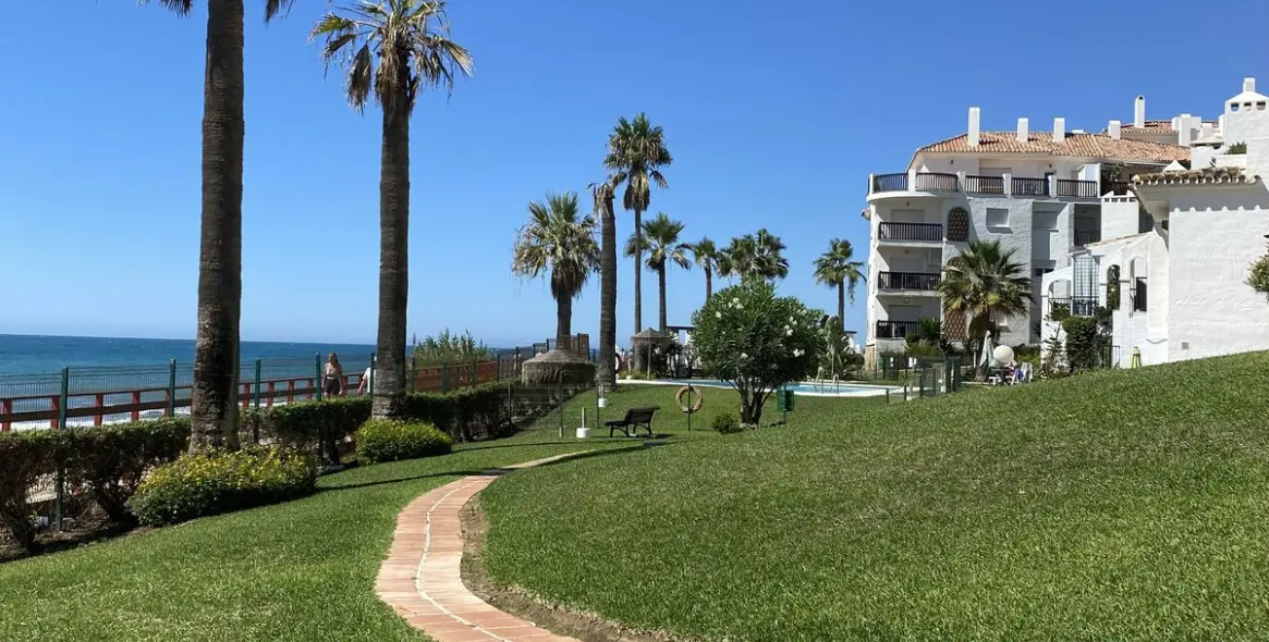 Alquiler a corto plazo de apartamento en planta baja en Calahonda 32