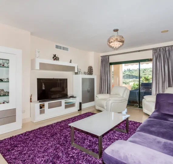 Short-term rent of middle floor apartment in Benahavís