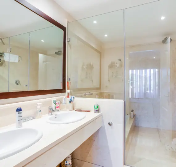 Short-term rent of middle floor apartment in Benahavís